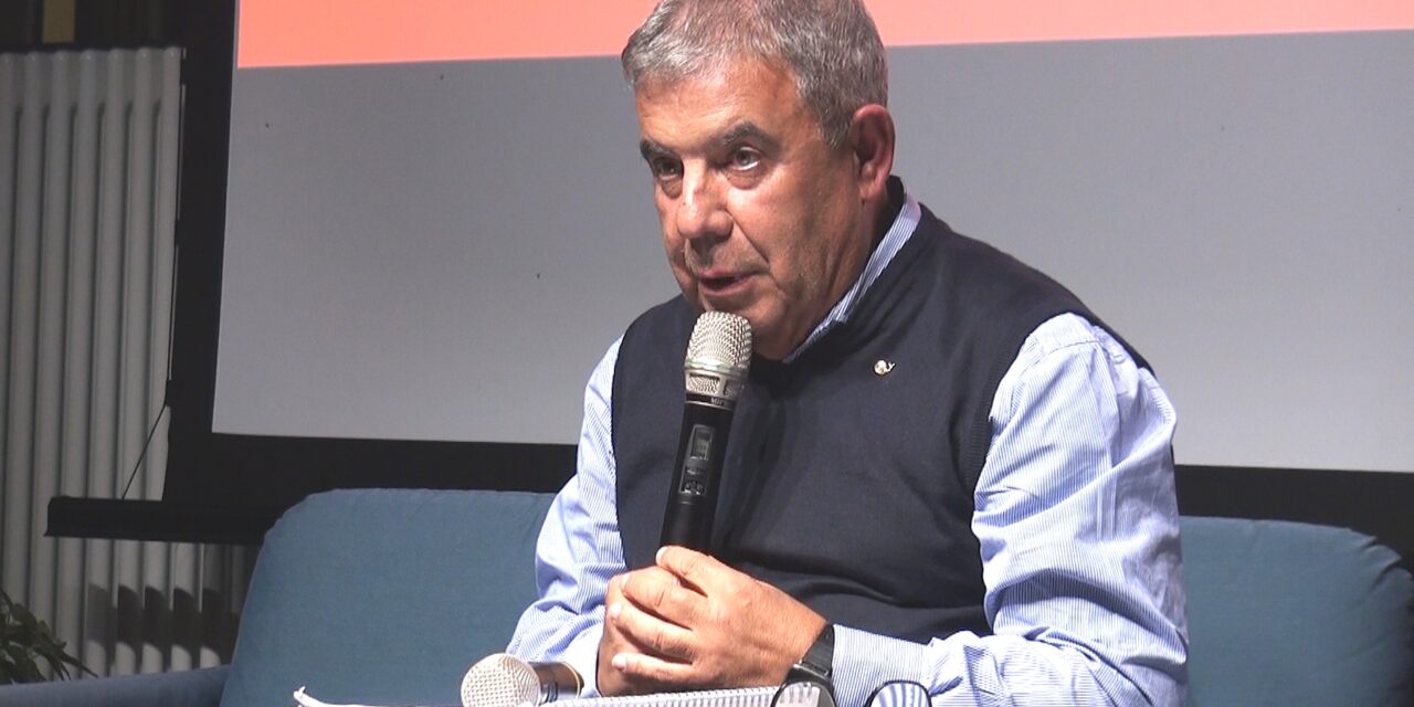 Fabio Ponti, Slow Food, modera il dibattito: un viaggio alla scoperta dei formaggi a latte crudo.